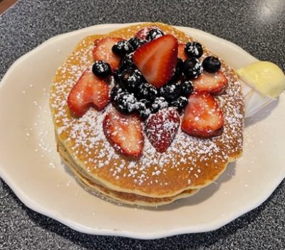 pancakes w berries (1)